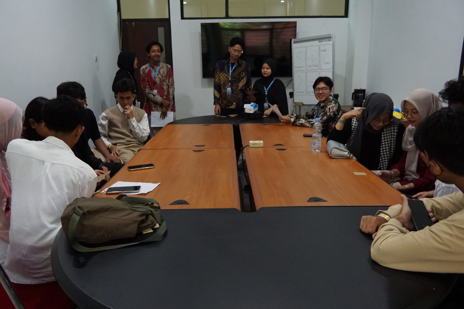 Sesi diskusi kelompok peserta MathVenture LOGIKA UI